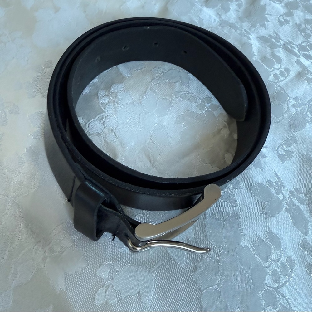 Men's Black Leather Belt with Silver‎ Buckle